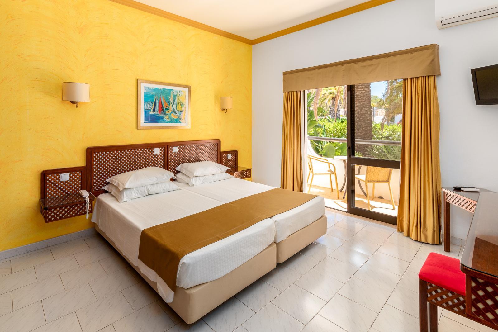 Double or Twin Room with Garden / Land View Casabela Hotel Ferragudo