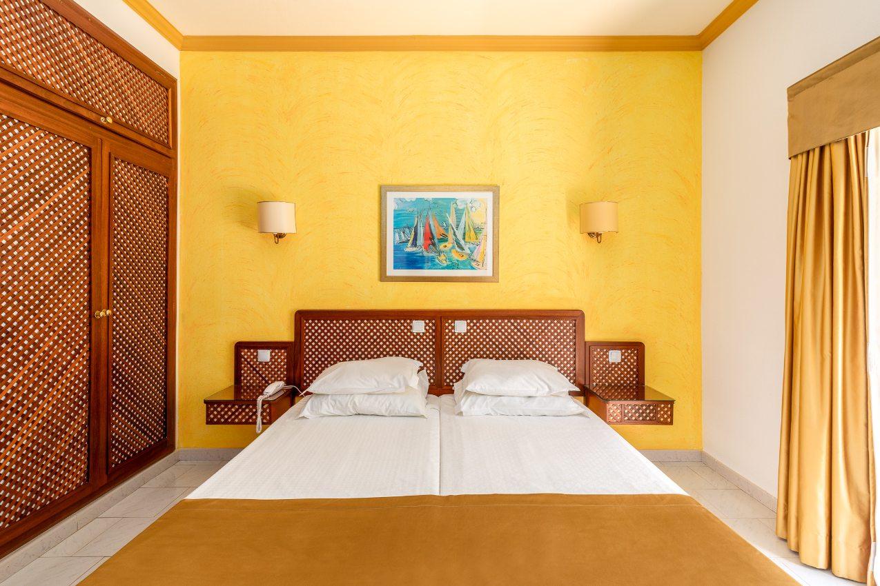 Double or Twin Room with Garden / Land View Casabela Hotel Ferragudo
